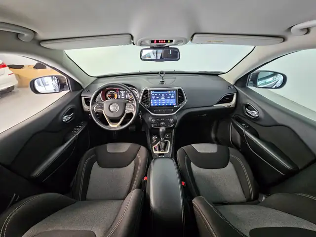 Jeep Cherokee view 8