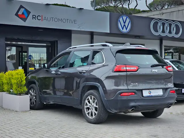 Jeep Cherokee view 5