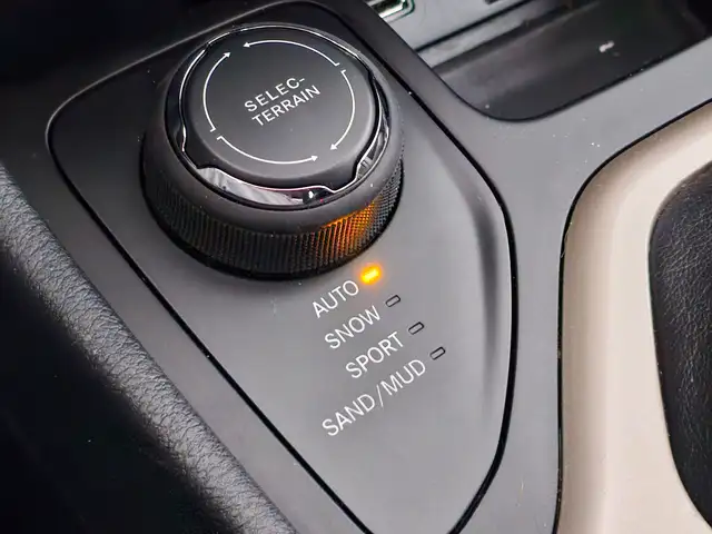Jeep Cherokee view 14