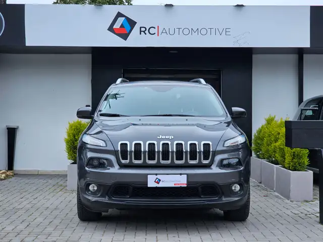 Jeep Cherokee view 4