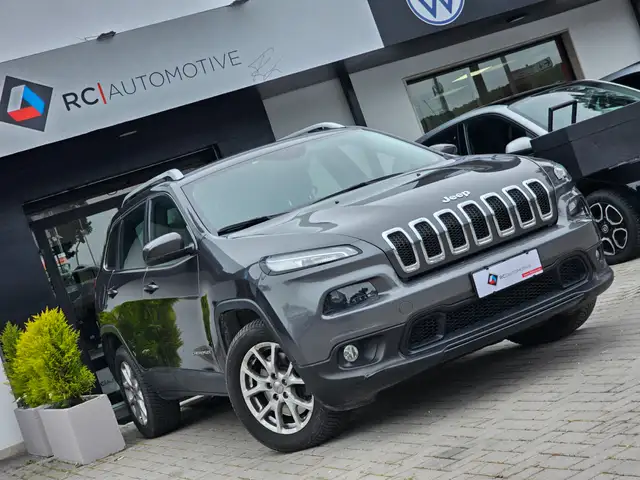 Jeep Cherokee view 3