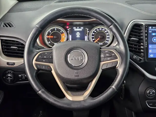 Jeep Cherokee view 10