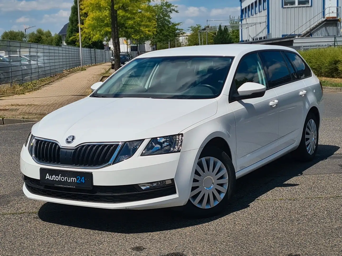 Skoda Octavia Combi Tour*Navi*PDC*SHZ* Weiß - 1