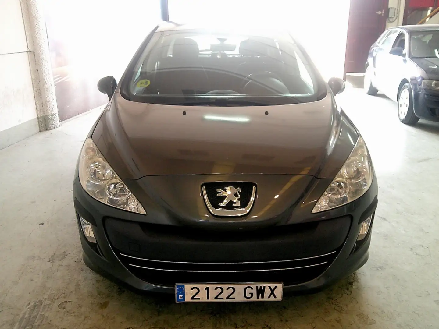 Peugeot 308 1.6HDI Confort Gris - 2