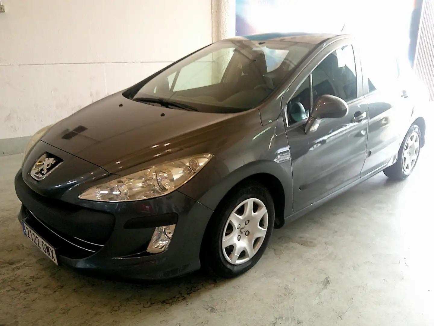 Peugeot 308 1.6HDI Confort Gris - 1