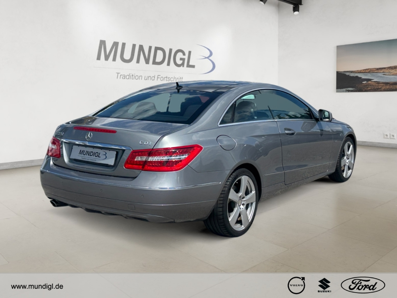 Mercedes-Benz E 220 Coupe CDI BlueEfficiency — photo 4
