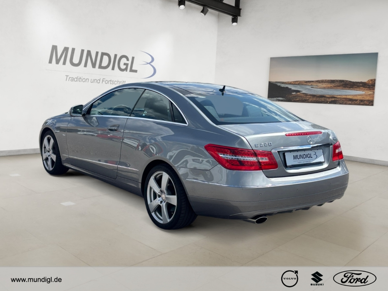Mercedes-Benz E 220 Coupe CDI BlueEfficiency — photo 3
