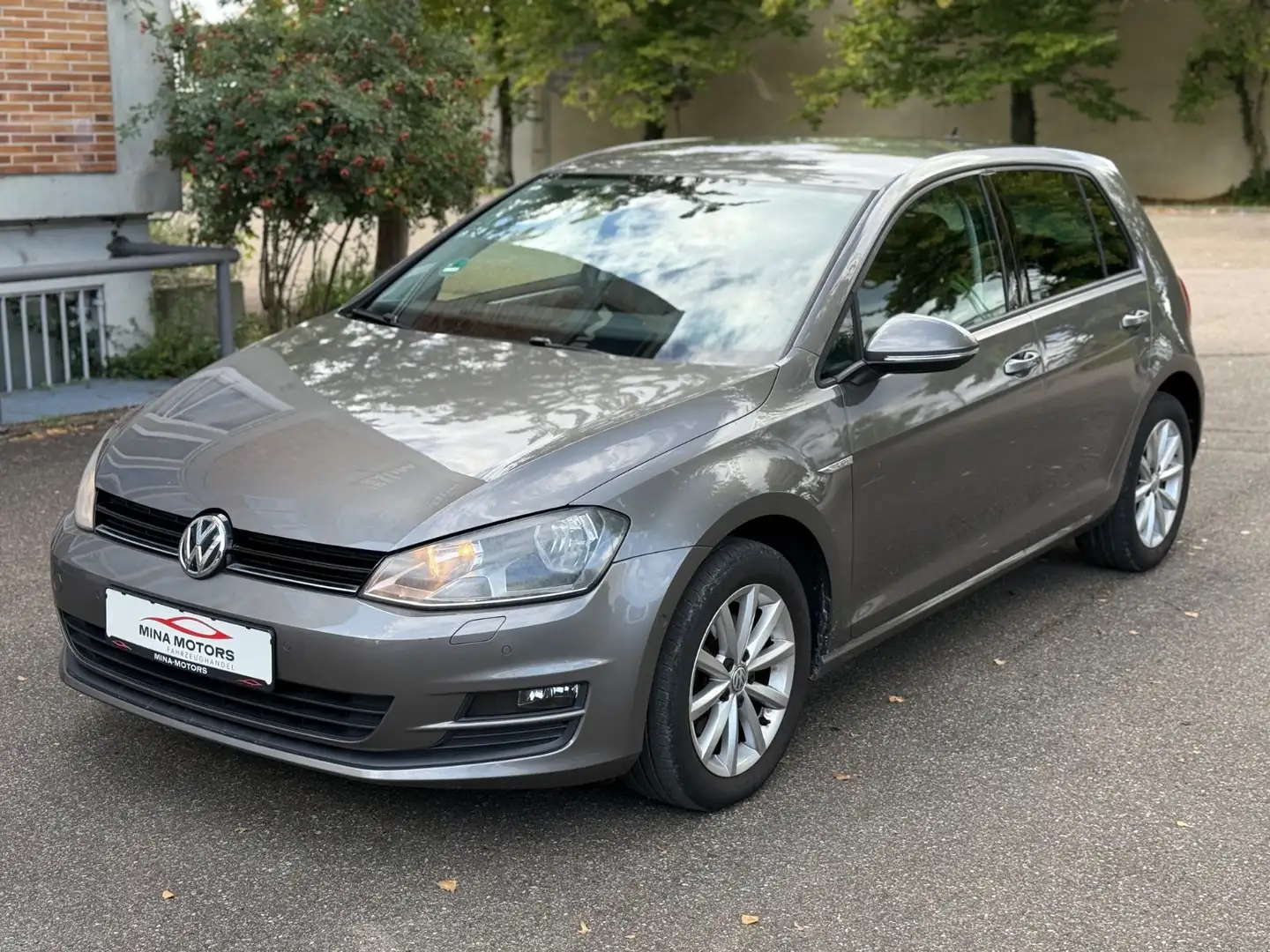 Volkswagen Golf VII Lim. Cup *DSG*EU6*SHZ Grau - 1