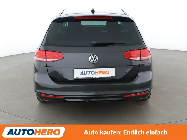 Volkswagen Passat view 5