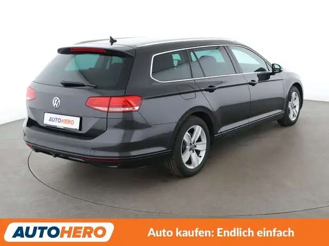 Volkswagen Passat view 6