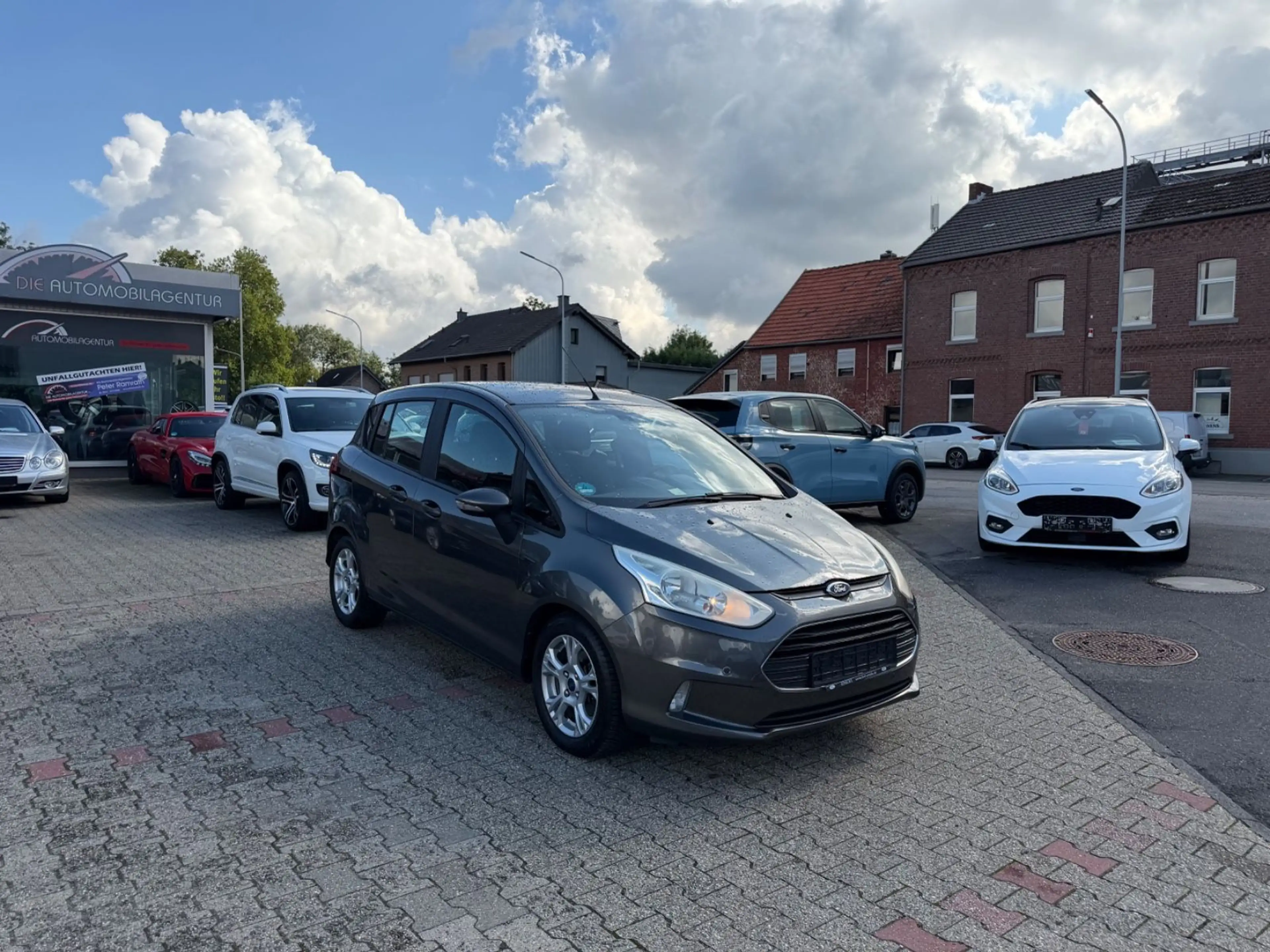 Ford B-Max Sitzhz Klimaauto PDC vo+ht Navi Bluetooth — photo 6
