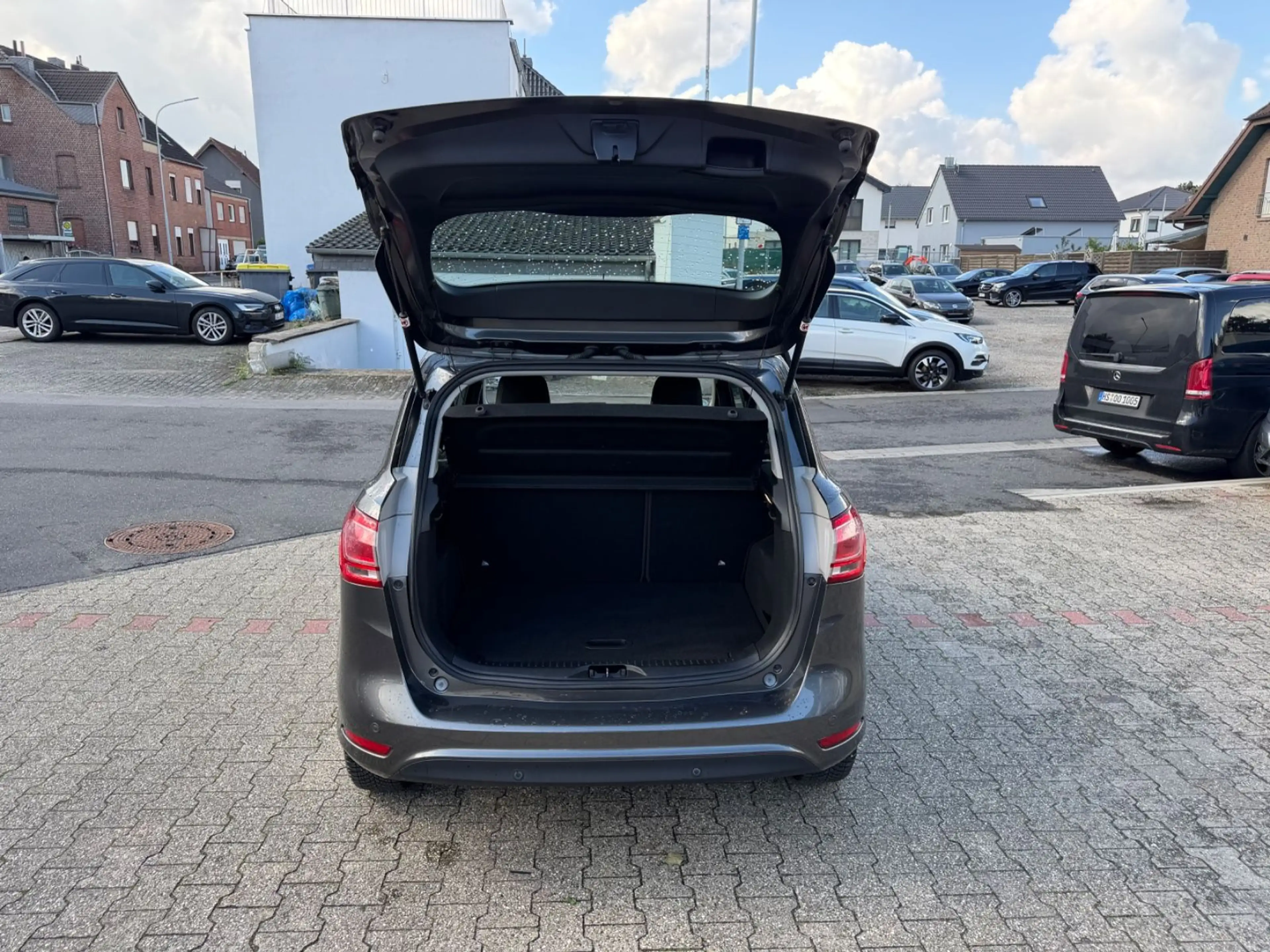 Ford B-Max Sitzhz Klimaauto PDC vo+ht Navi Bluetooth — photo 7