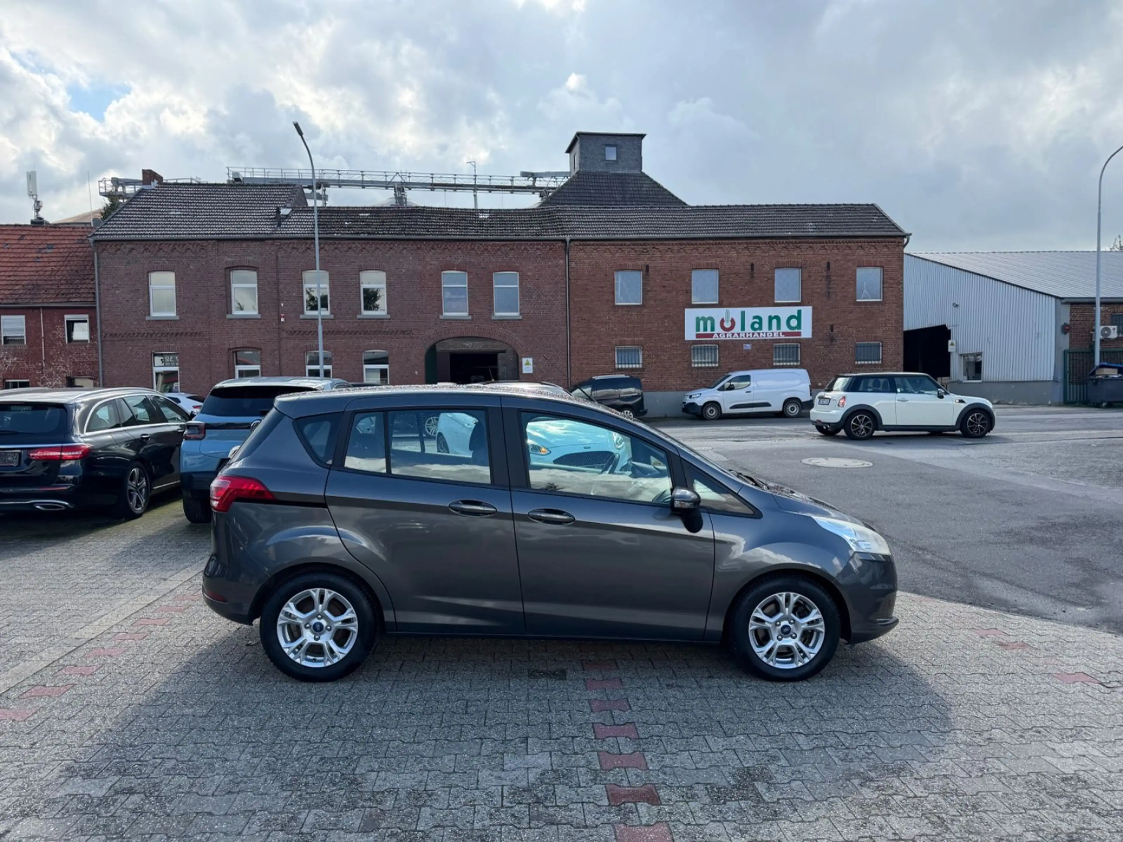 Ford B-Max Sitzhz Klimaauto PDC vo+ht Navi Bluetooth — photo 5