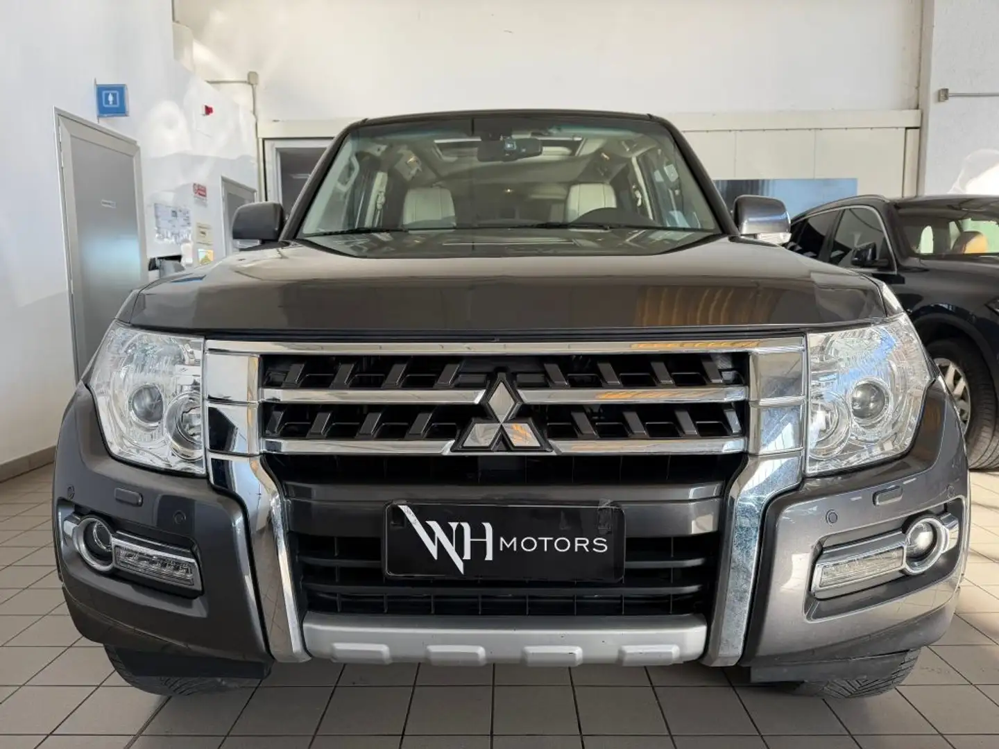 Mitsubishi Pajero 3.2 DI-D  aut. Intense DPF//TETTO/PELLE/LED Grigio - 2