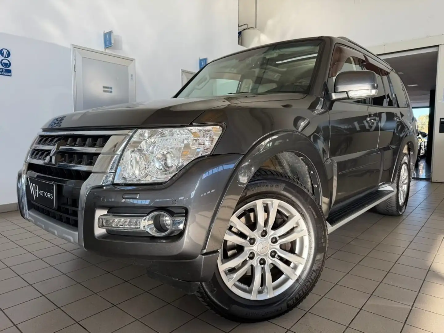 Mitsubishi Pajero 3.2 DI-D  aut. Intense DPF//TETTO/PELLE/LED Grigio - 1