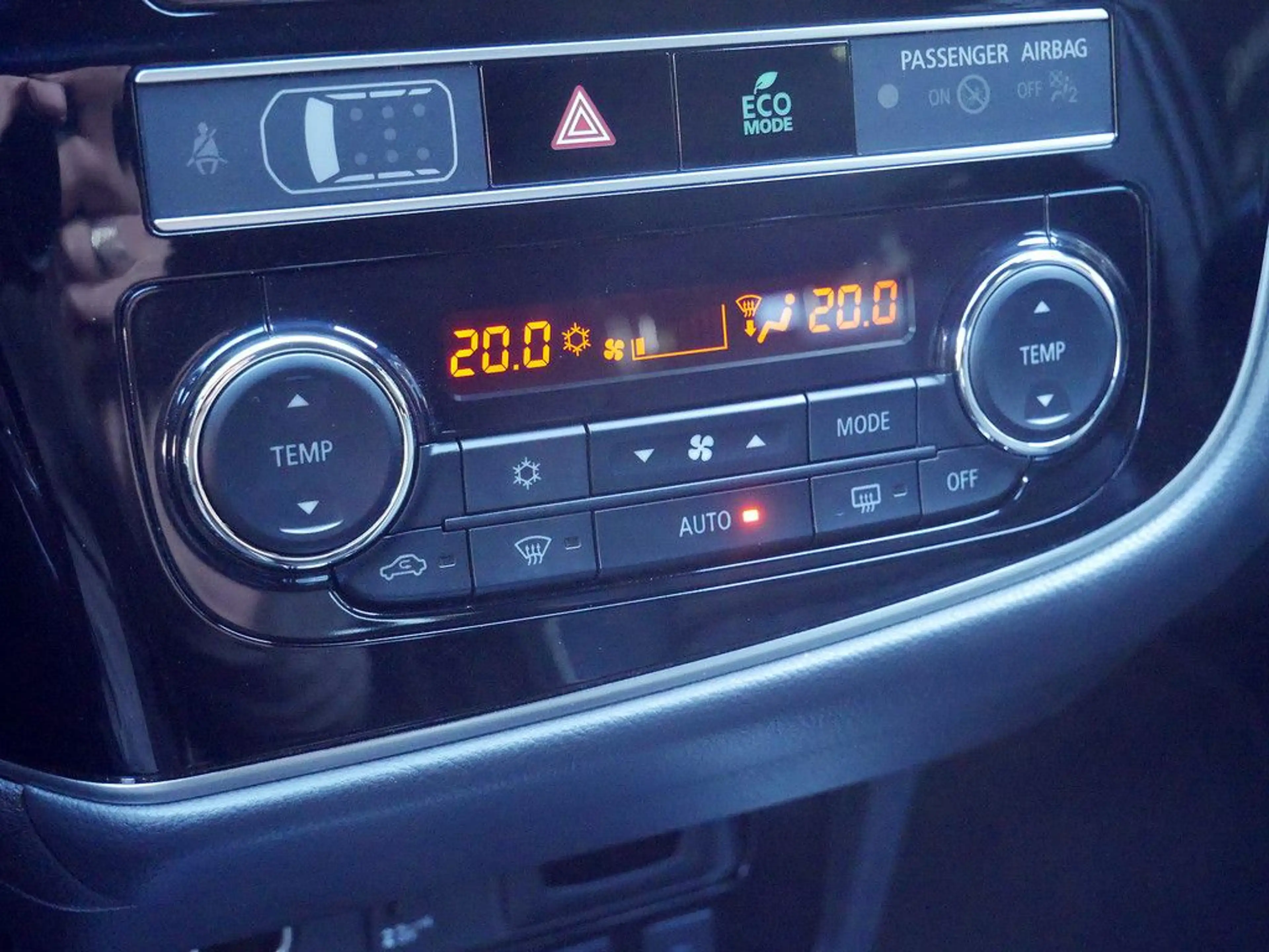 Mitsubishi Outlander Plug-in Hybrid TOP Navi 2.4 MIVEC 4WD — photo 13