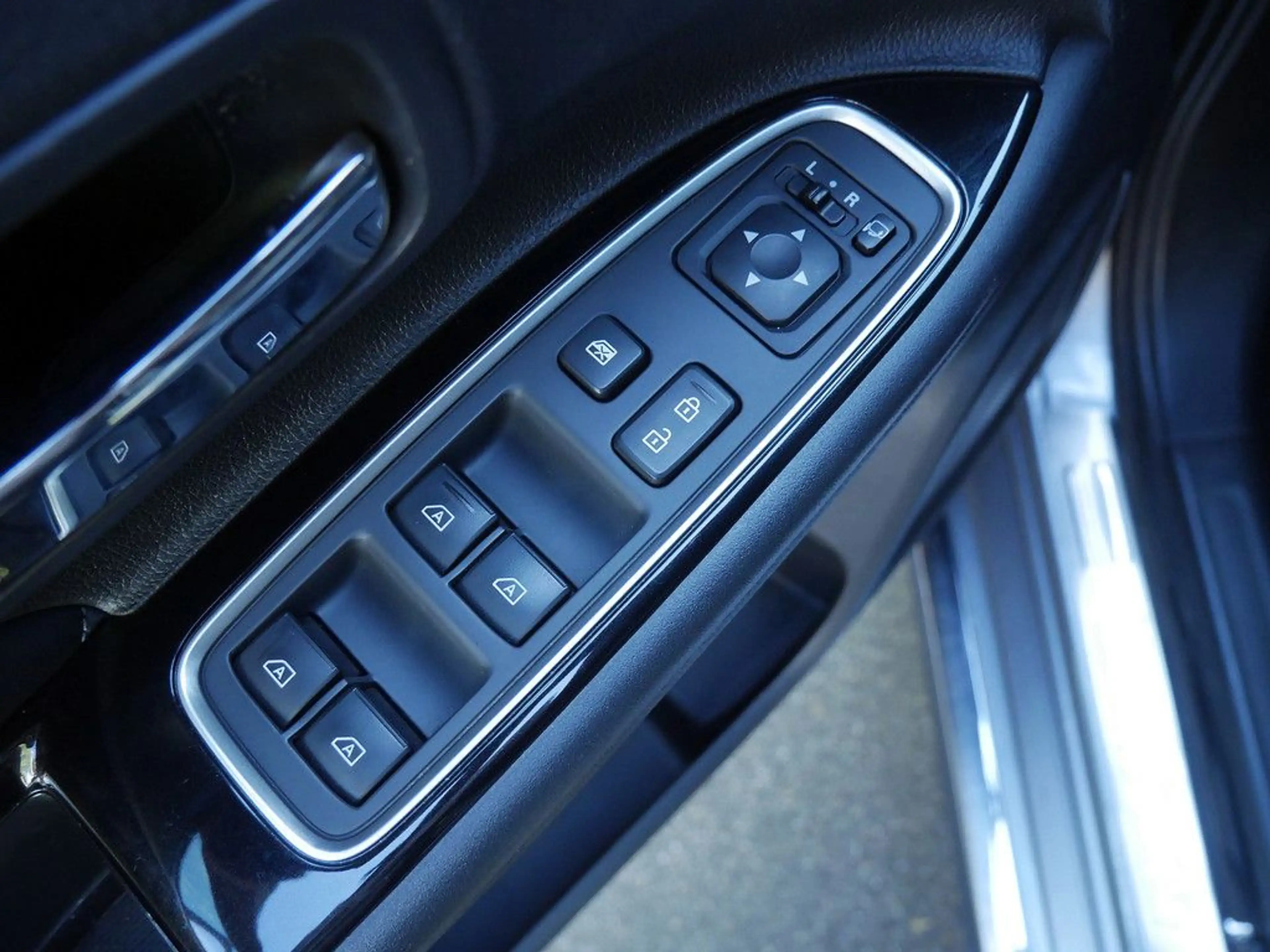 Mitsubishi Outlander Plug-in Hybrid TOP Navi 2.4 MIVEC 4WD — photo 9
