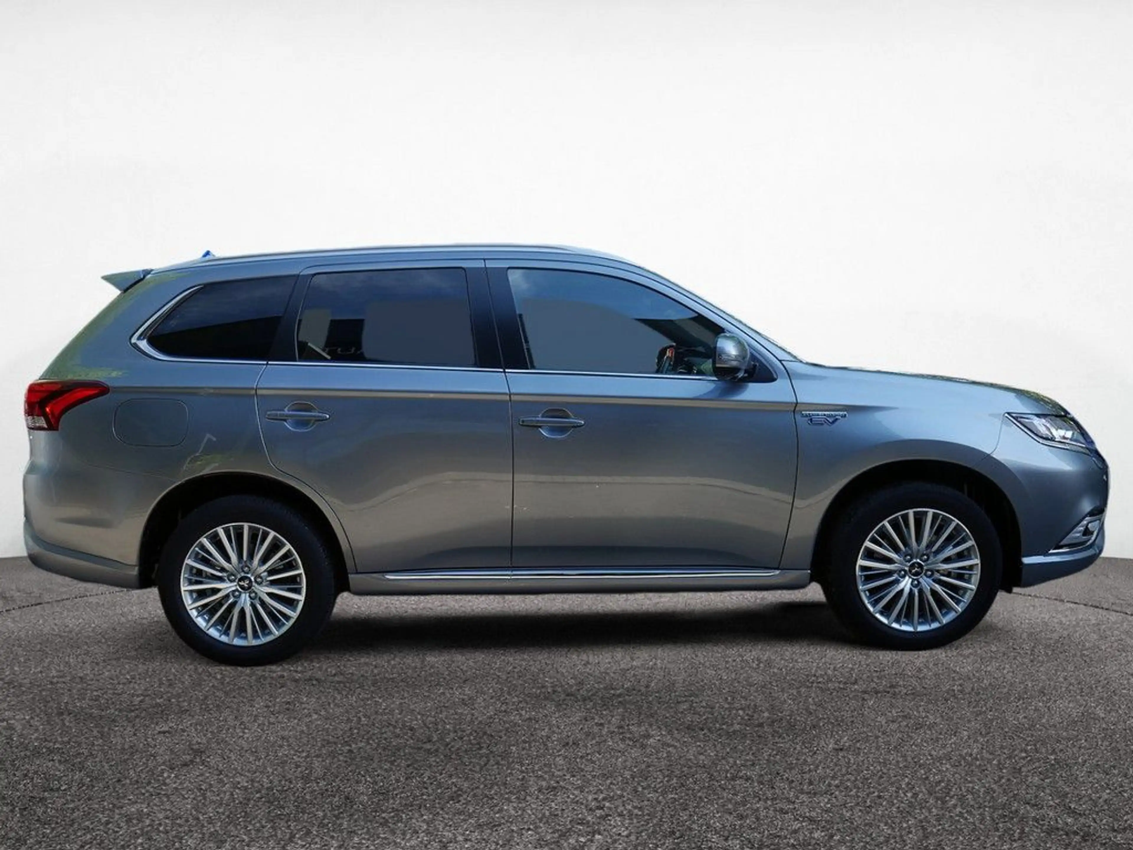 Mitsubishi Outlander Plug-in Hybrid TOP Navi 2.4 MIVEC 4WD — photo 5