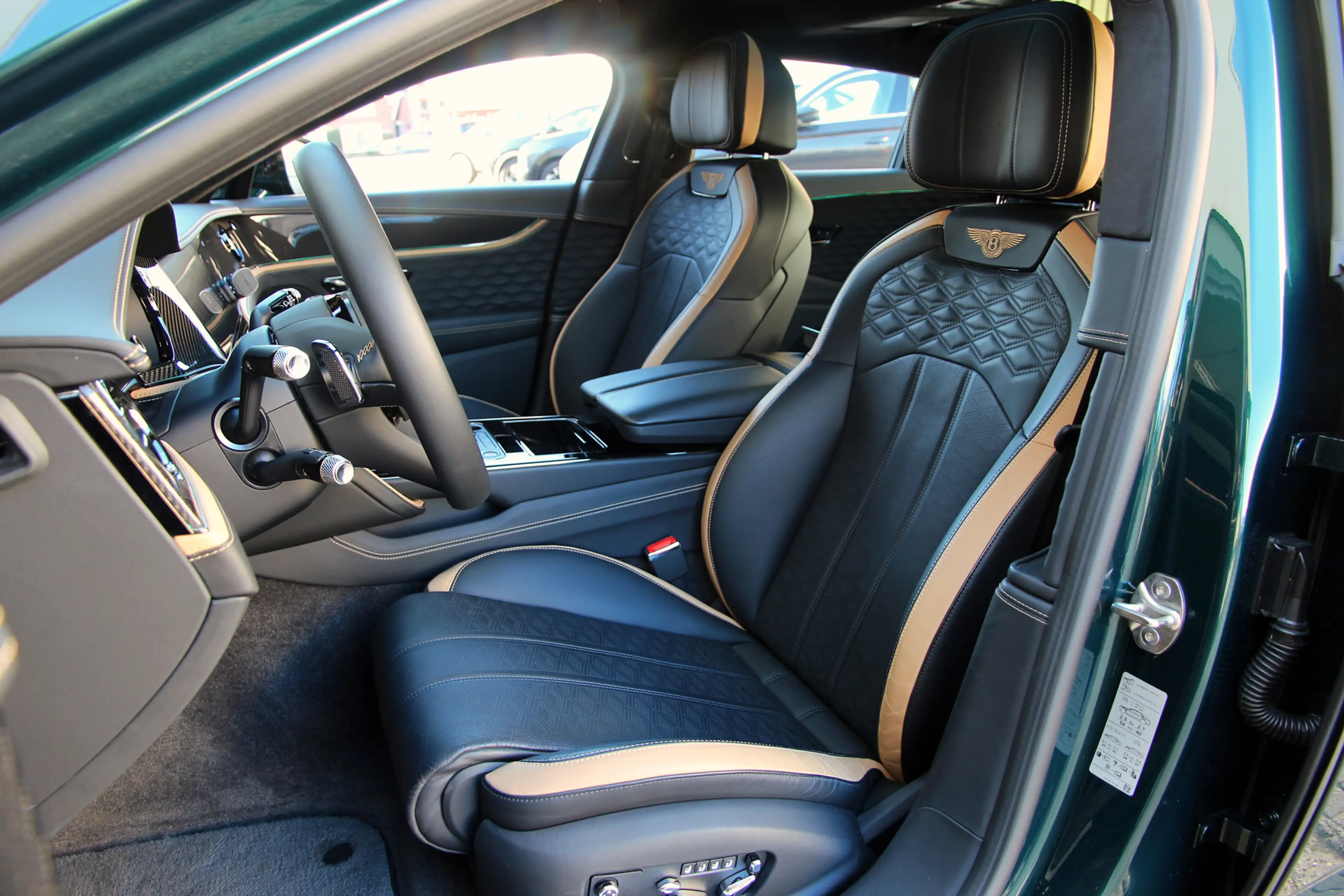 Bentley Flying Spur 4.0 V8 Hybrid Speed | Touring | Rotating | Naim | — photo 15
