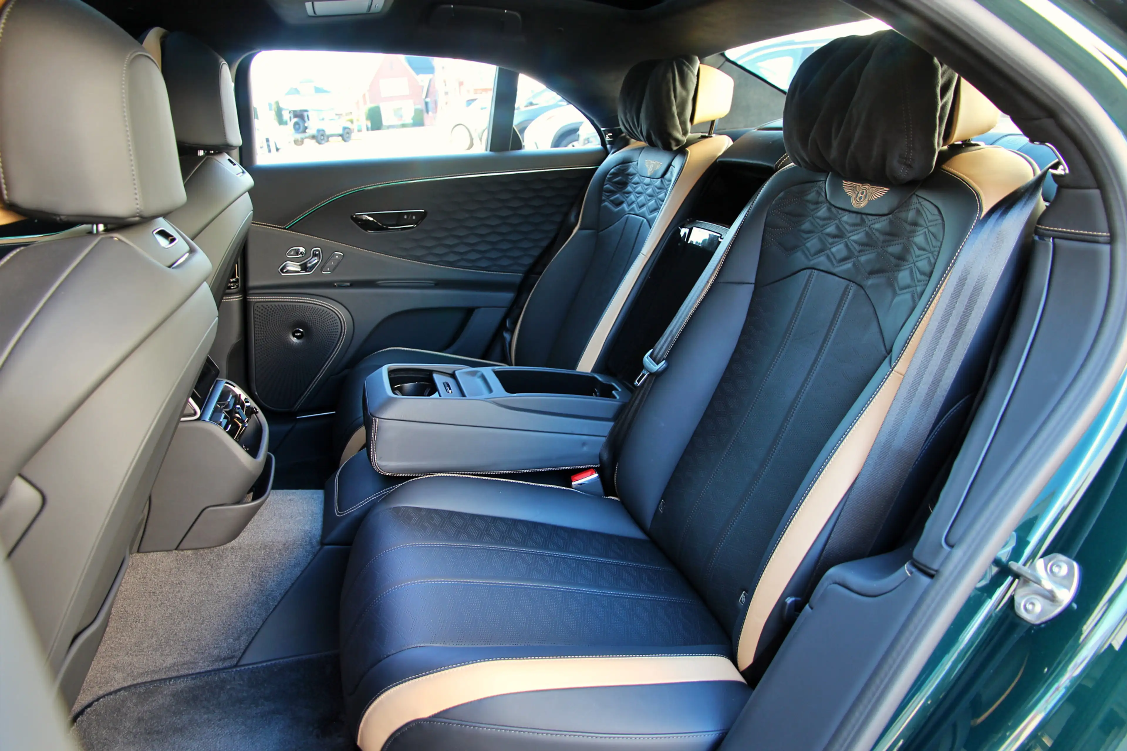 Bentley Flying Spur 4.0 V8 Hybrid Speed | Touring | Rotating | Naim | — photo 40