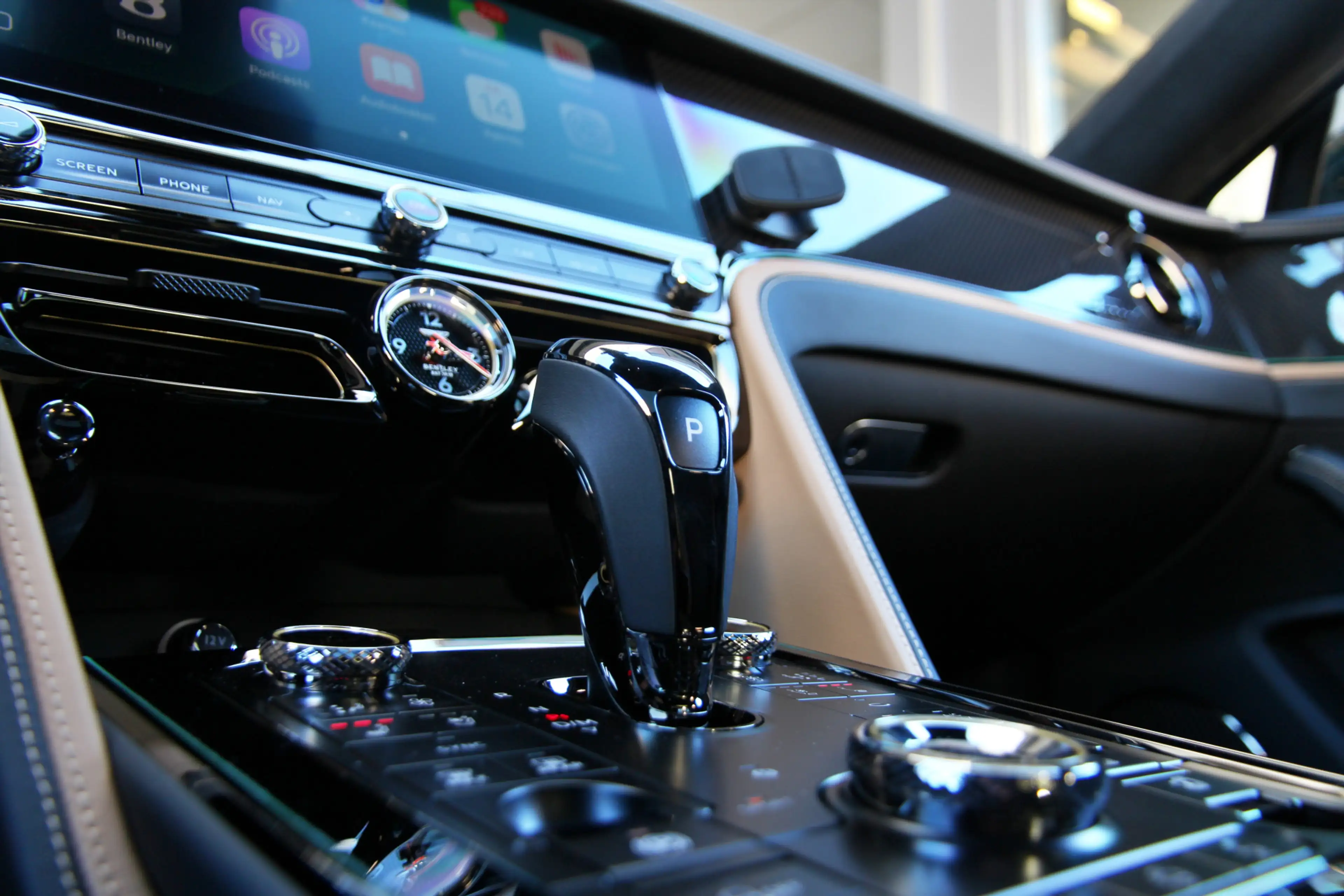 Bentley Flying Spur 4.0 V8 Hybrid Speed | Touring | Rotating | Naim | — photo 44