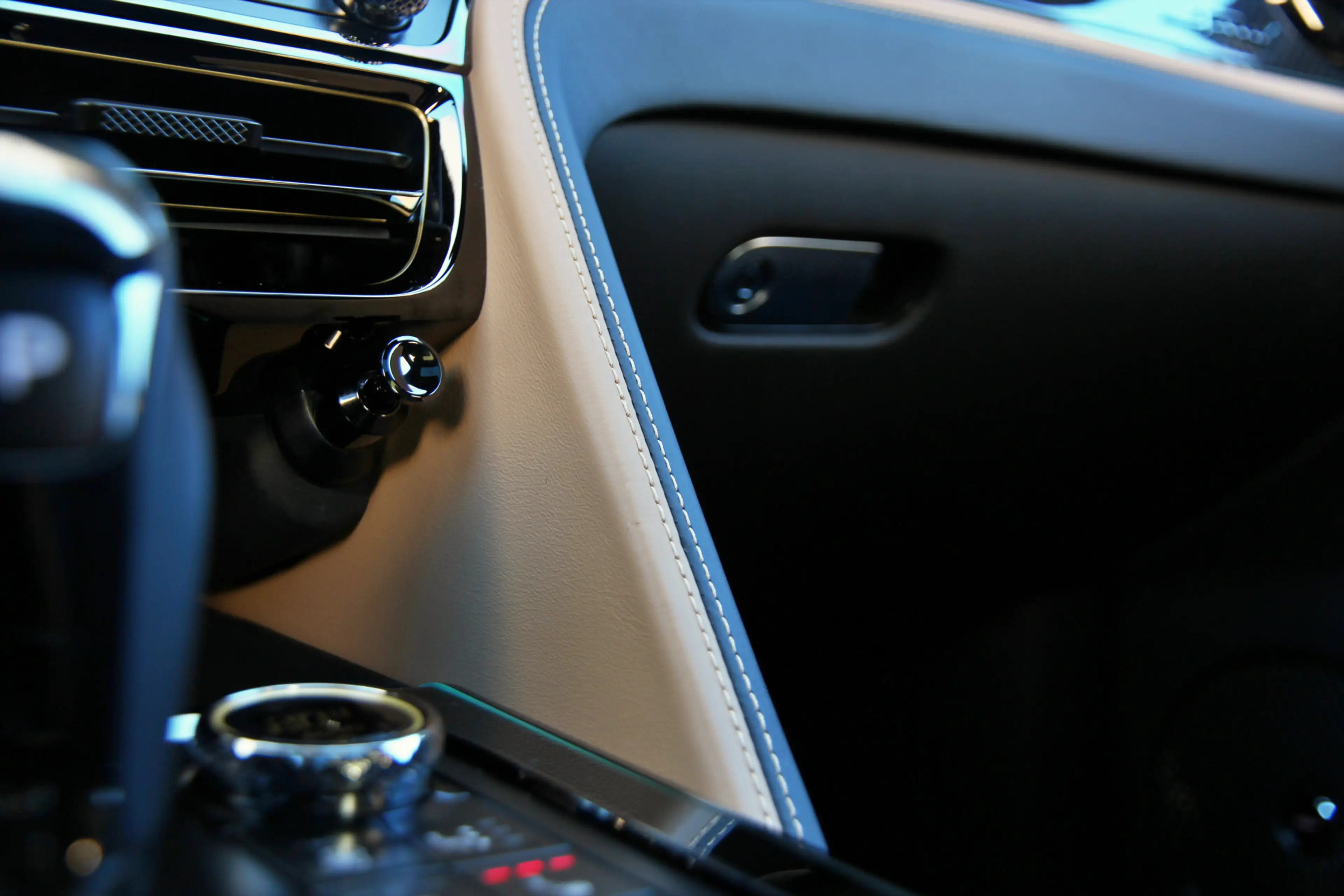 Bentley Flying Spur 4.0 V8 Hybrid Speed | Touring | Rotating | Naim | — photo 39