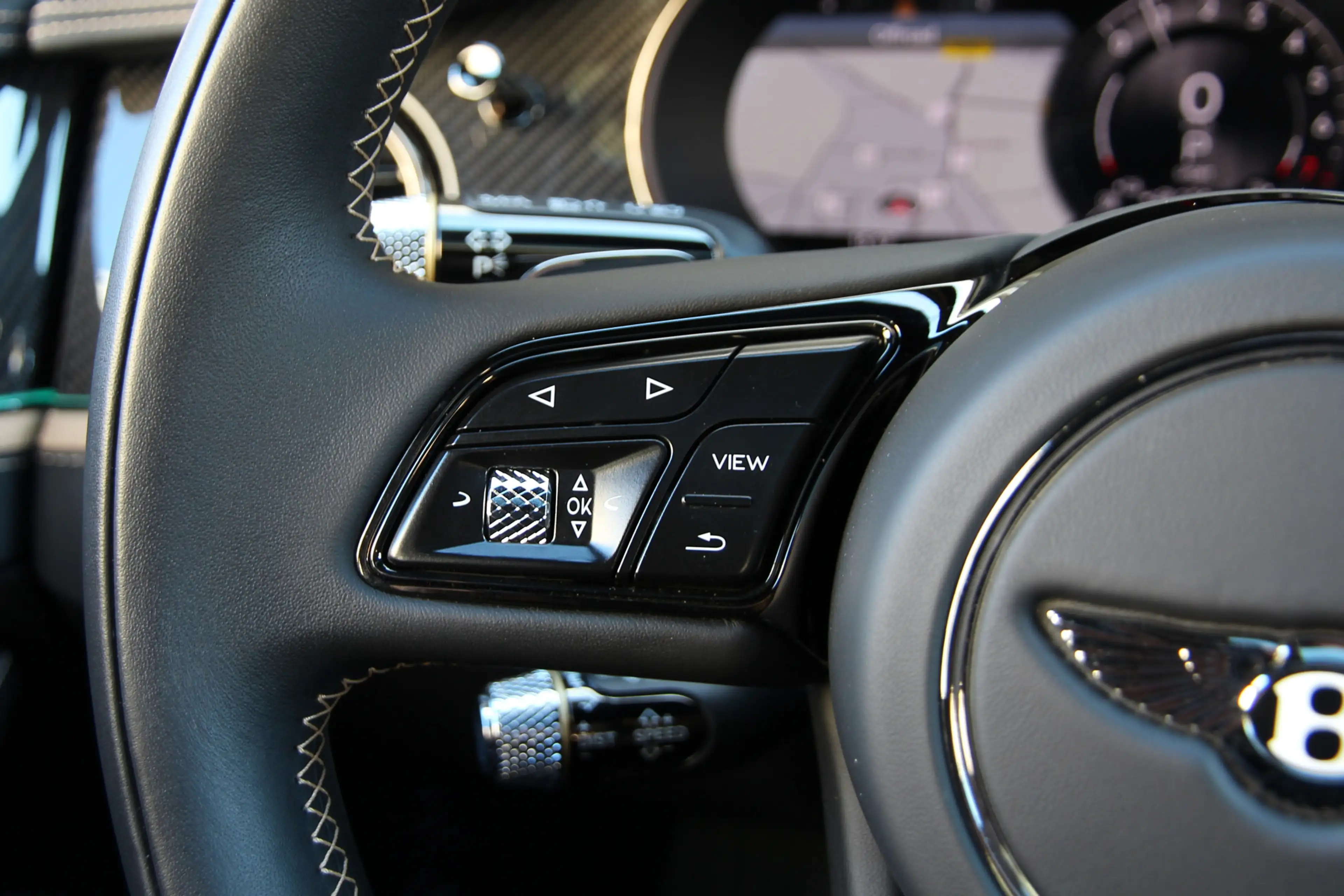 Bentley Flying Spur 4.0 V8 Hybrid Speed | Touring | Rotating | Naim | — photo 36