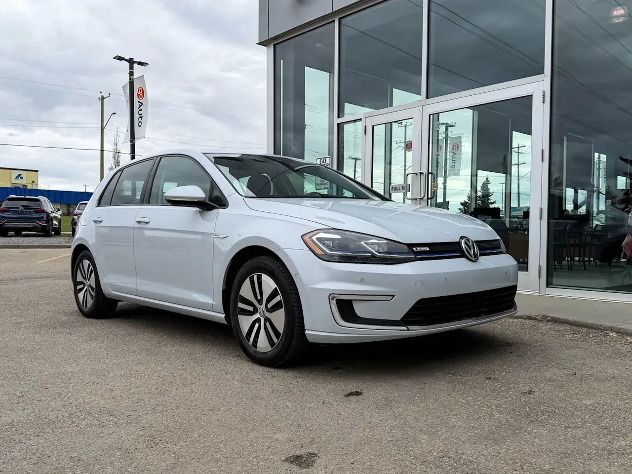 Volkswagen e-Golf снимка Volkswagen e-Golf