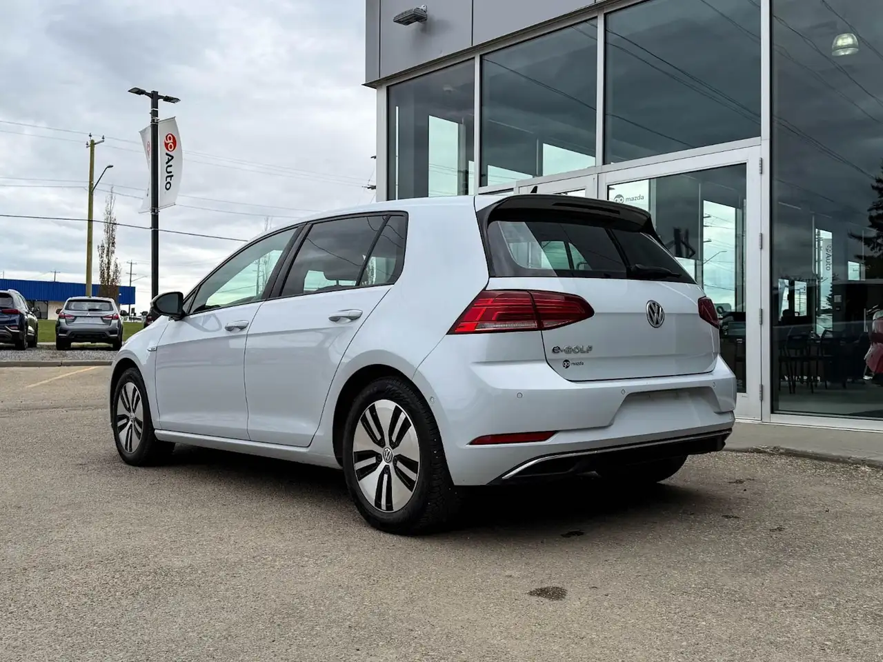 Volkswagen e-Golf снимка Volkswagen e-Golf