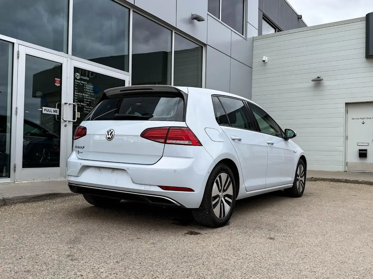 Volkswagen e-Golf снимка Volkswagen e-Golf