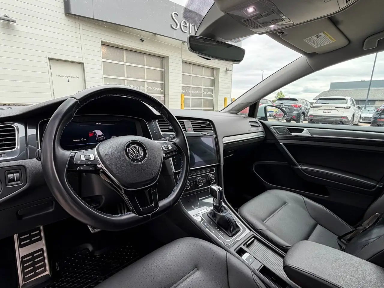 Volkswagen e-Golf снимка Volkswagen e-Golf