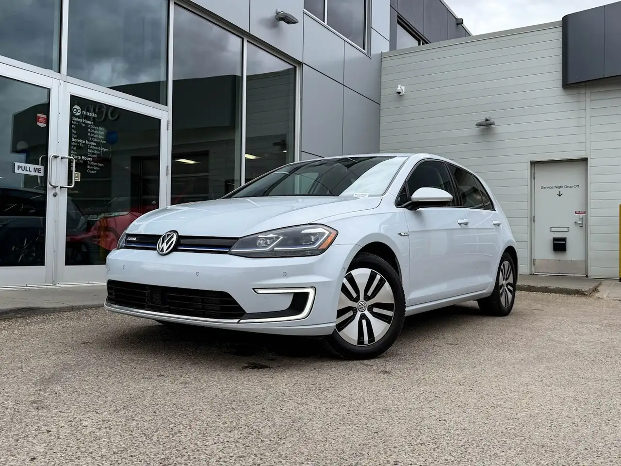 Volkswagen e-Golf снимка Volkswagen e-Golf