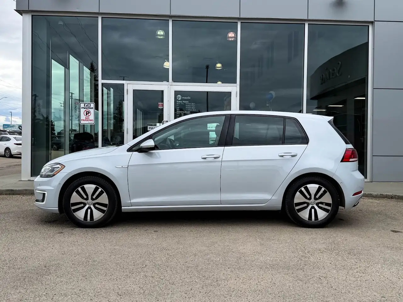 Volkswagen e-Golf снимка Volkswagen e-Golf