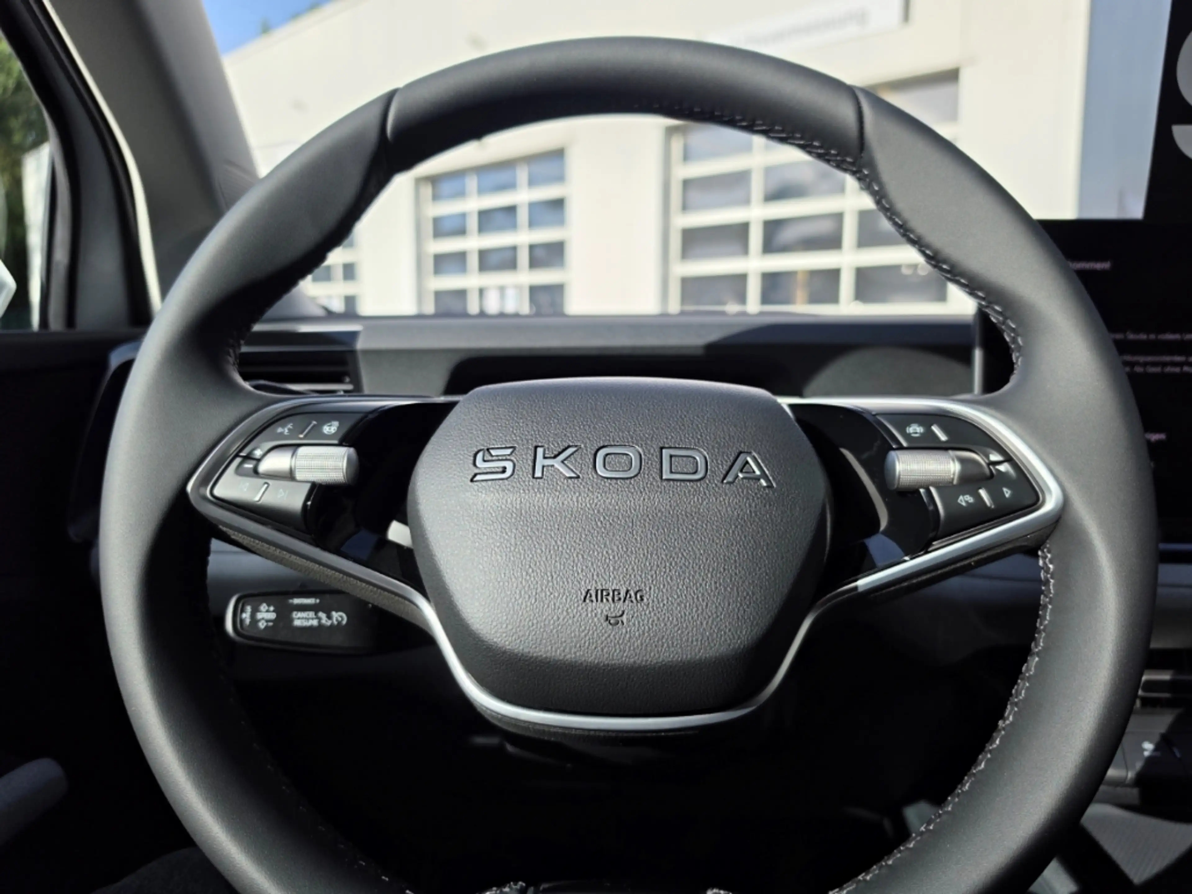 Skoda Epiq Edition Eins 55 (56 kWh) ACC Cam Shz FullLink Alu — photo 9