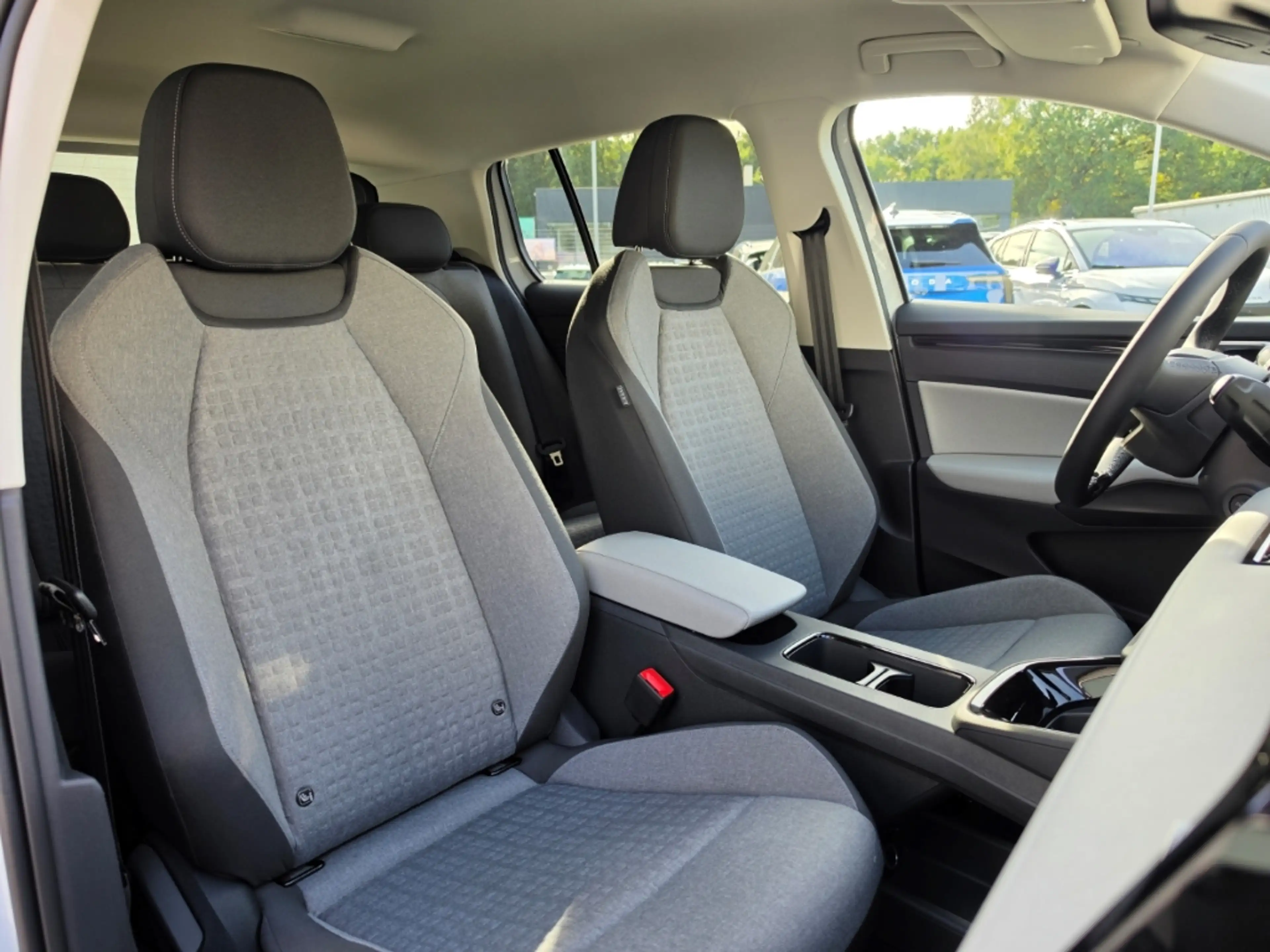 Skoda Epiq Edition Eins 55 (56 kWh) ACC Cam Shz FullLink Alu — photo 7