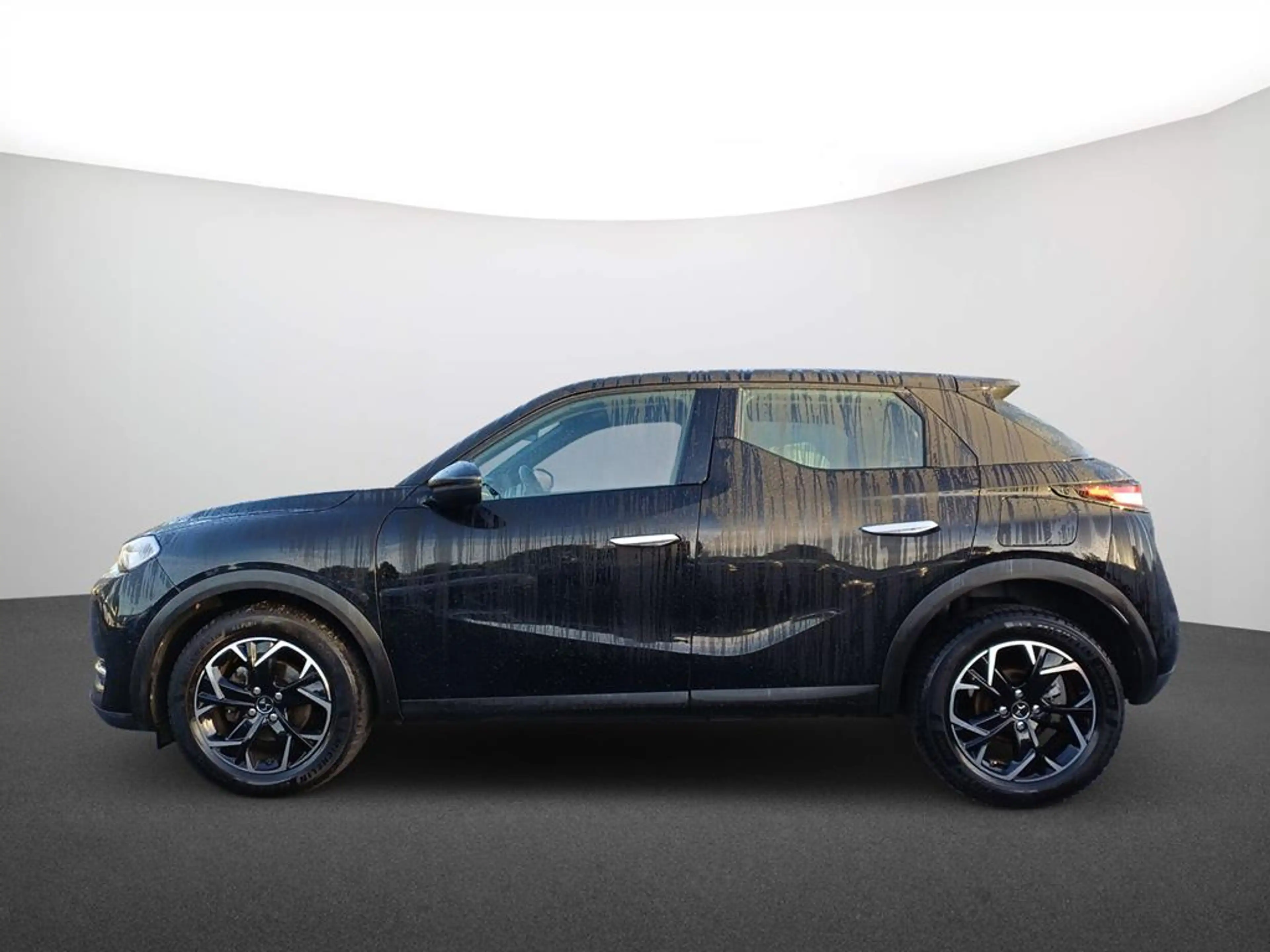 DS Automobiles DS 3 Crossback Montmartre — photo 4
