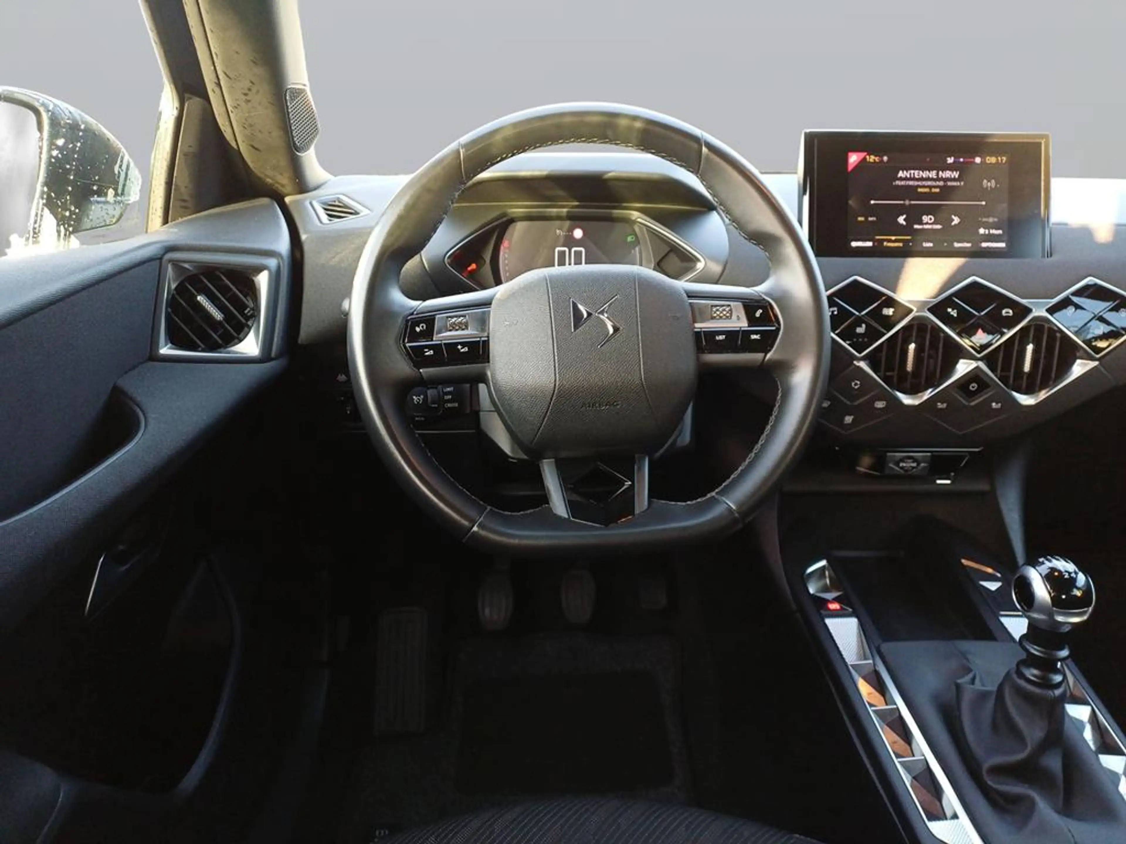DS Automobiles DS 3 Crossback Montmartre — photo 12
