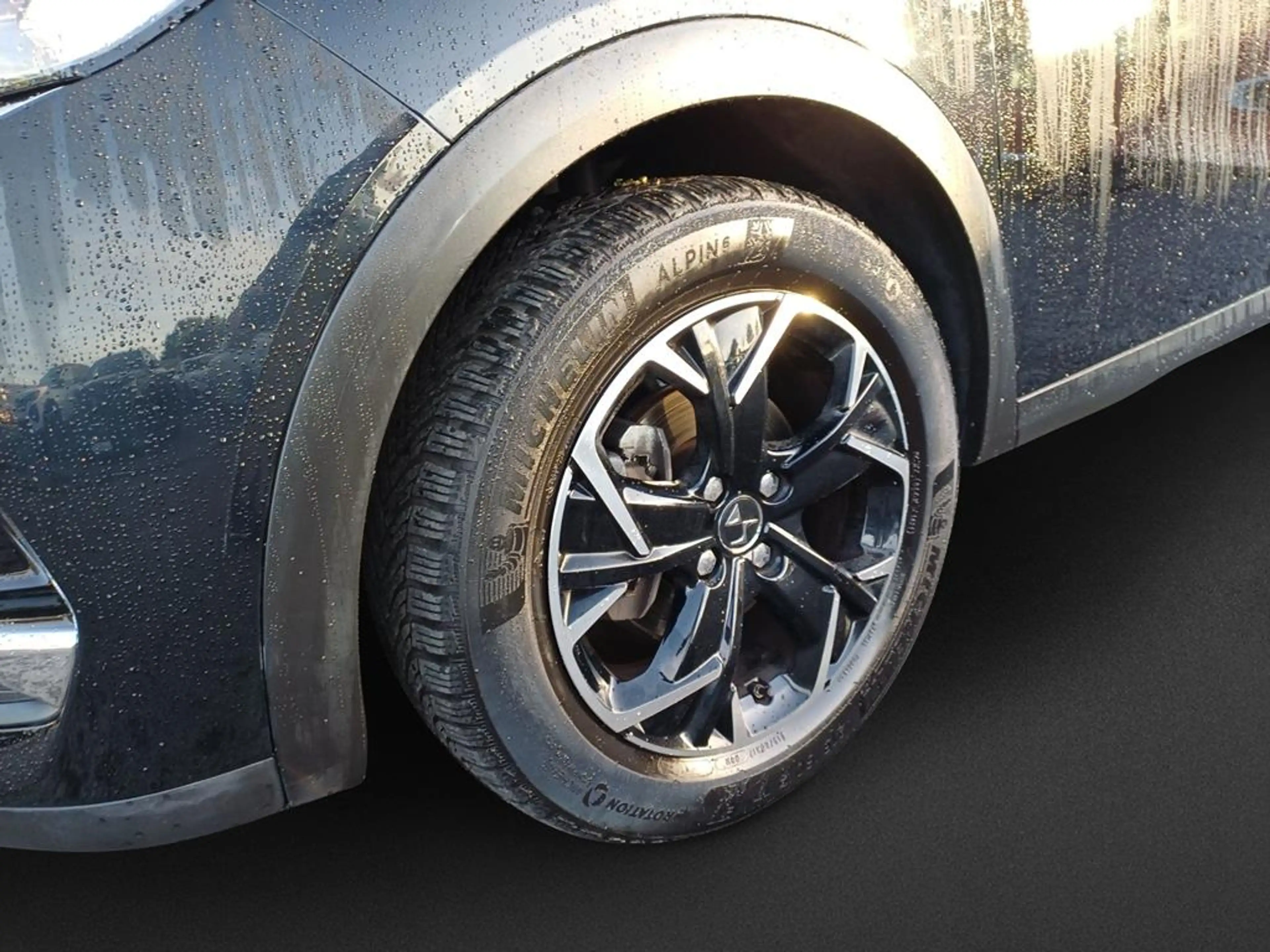 DS Automobiles DS 3 Crossback Montmartre — photo 8