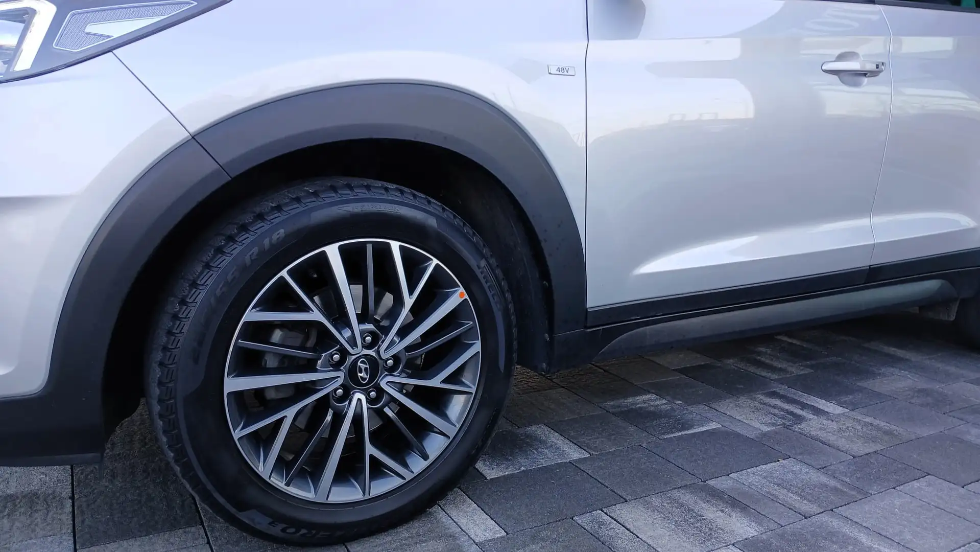 Hyundai TUCSON Tucson II  1.6 crdi 48V  2wd 136cv Silber - 2