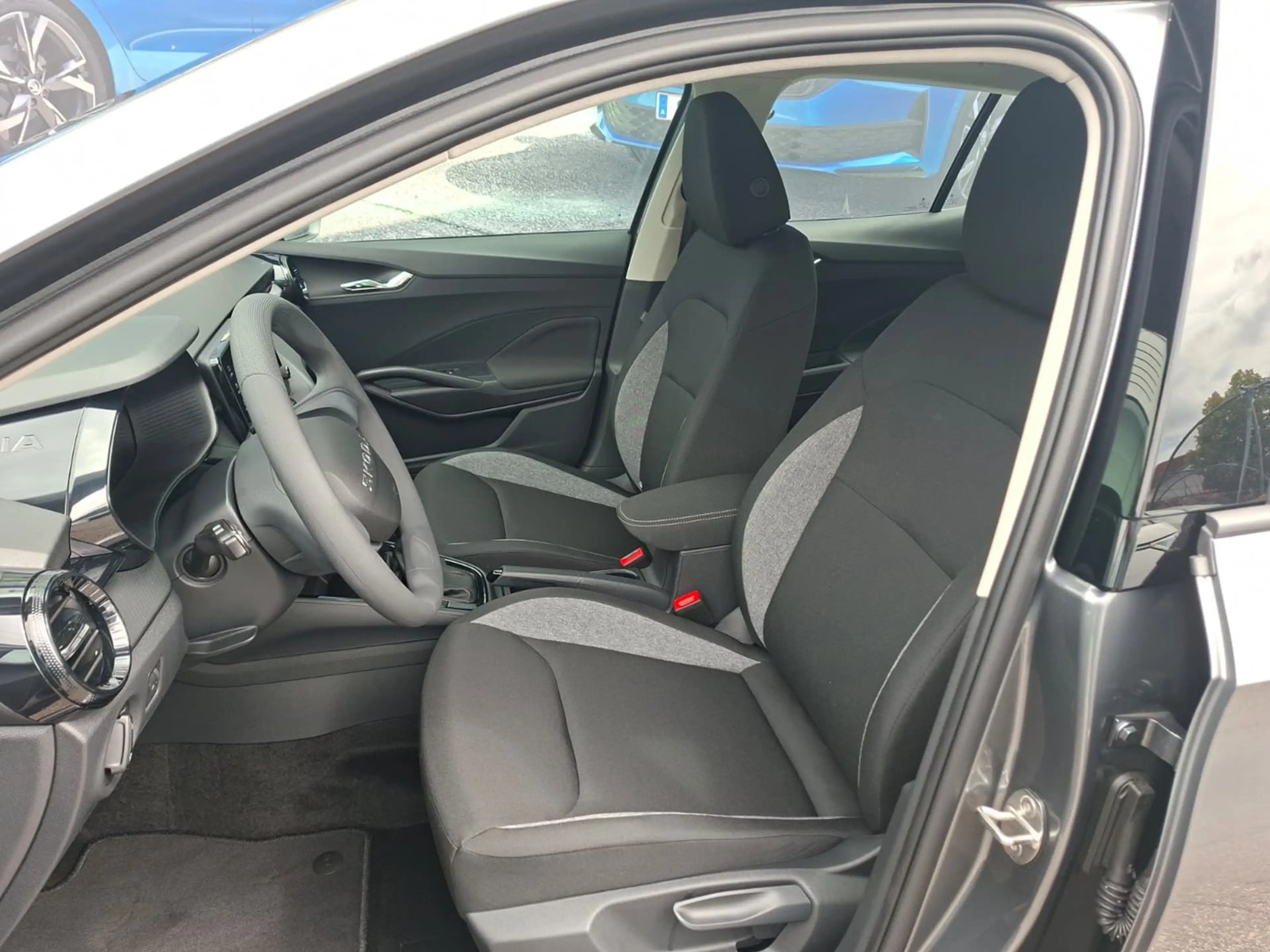 Skoda Fabia Essence TSI — photo 9