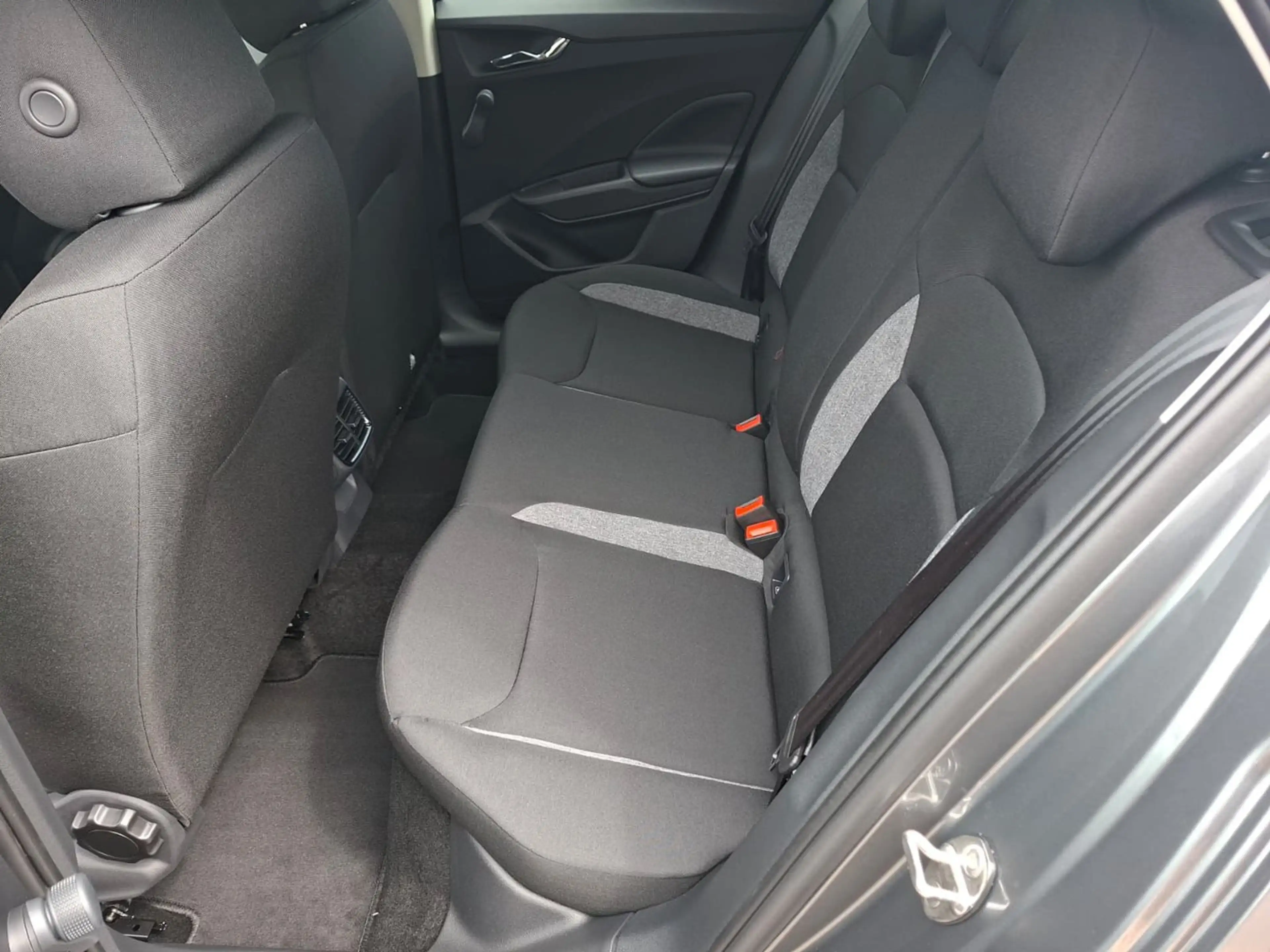 Skoda Fabia Essence TSI — photo 10