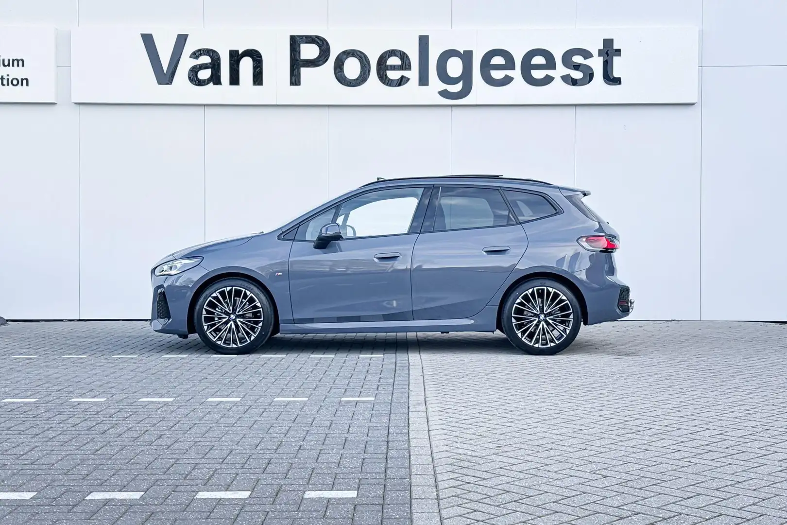 BMW 220 2 Serie Active Tourer 220i | M Sport | Premium Pac Grijs - 2