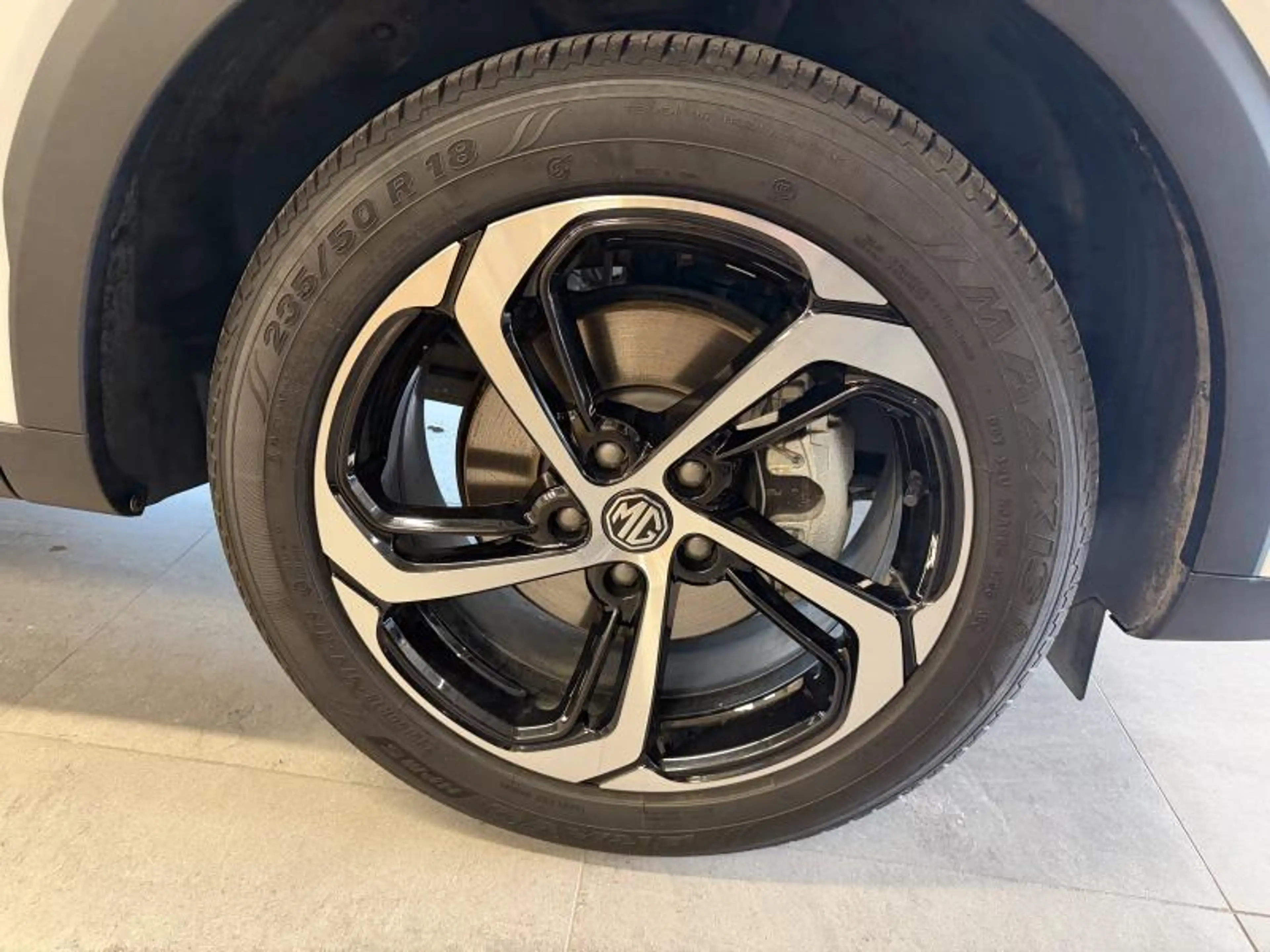 MG EHS 1.5 T-GDI Plug in Hybride Luxury Facelift! | FULL — photo 9