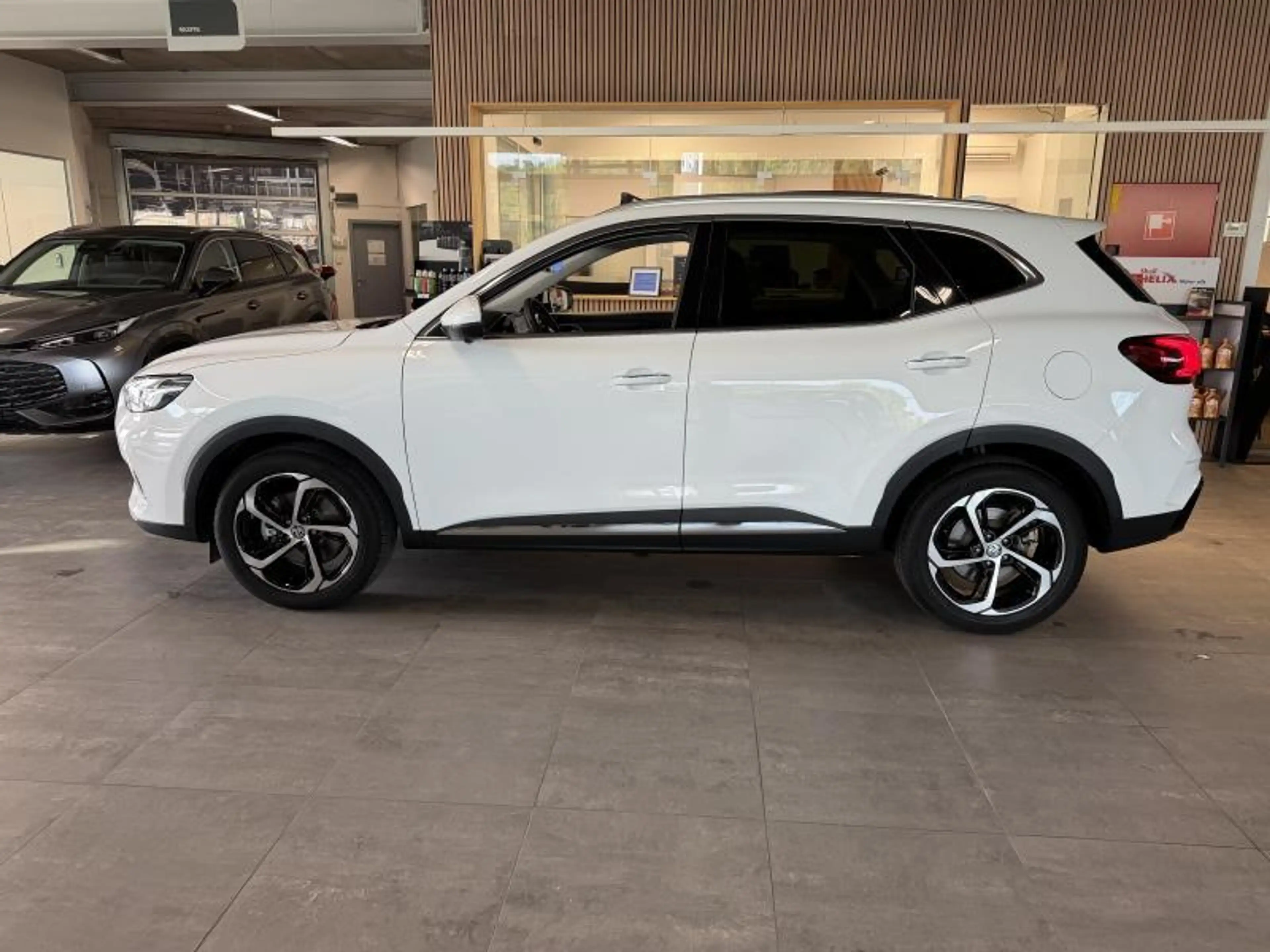 MG EHS 1.5 T-GDI Plug in Hybride Luxury Facelift! | FULL — photo 8