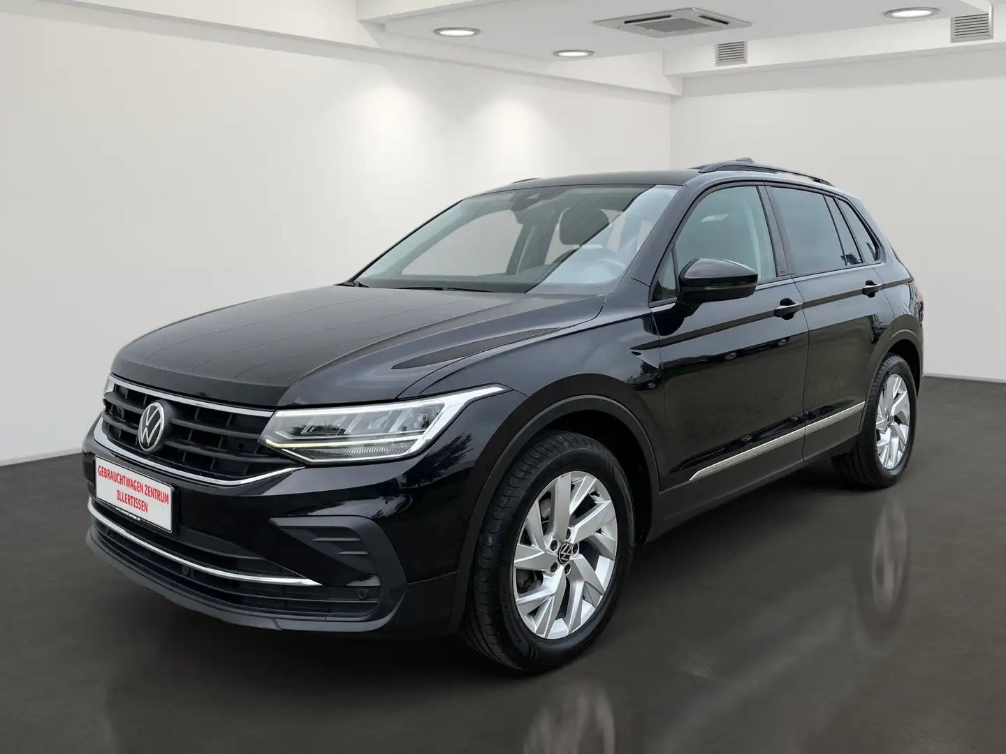 Volkswagen Tiguan 2.0 TDI 4M Life *AHK*PANO*LED* Schwarz - 2