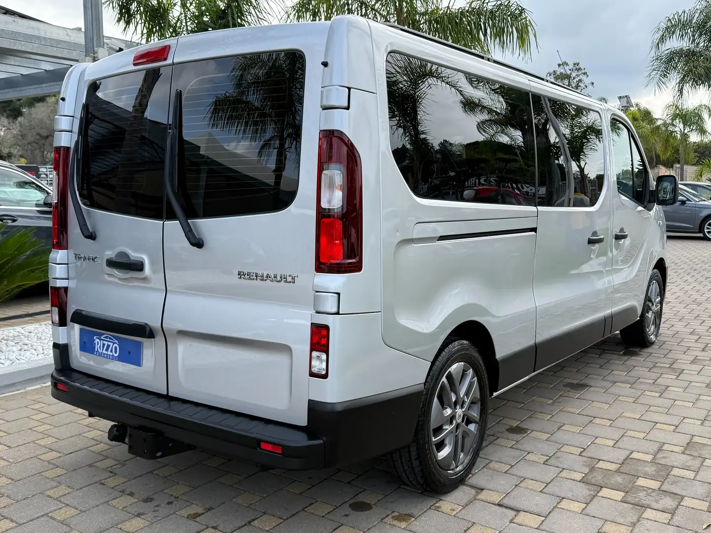Renault Trafic 2.0DCI 120CV 9 POSTI L2H1 LUNGO 2 PORTE POSTERIORI Grigio - 2