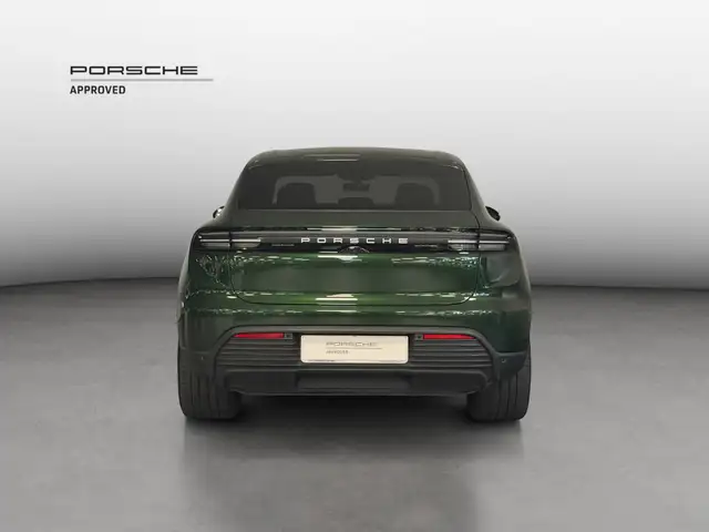 Porsche Macan view 4