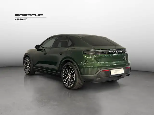 Porsche Macan view 3