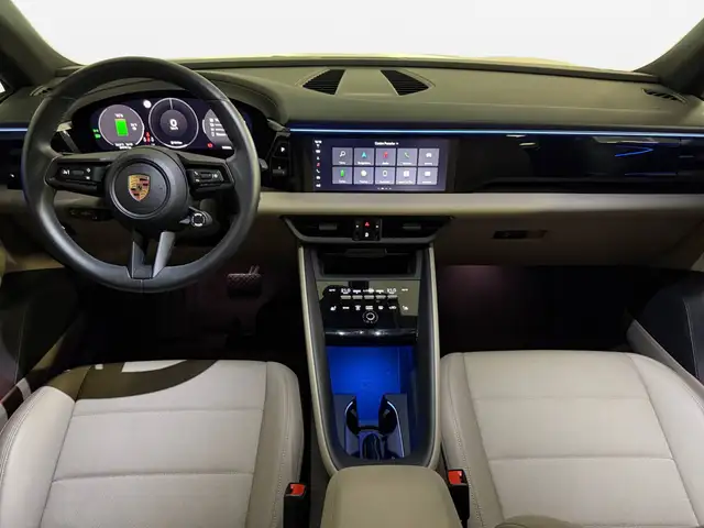 Porsche Macan view 11