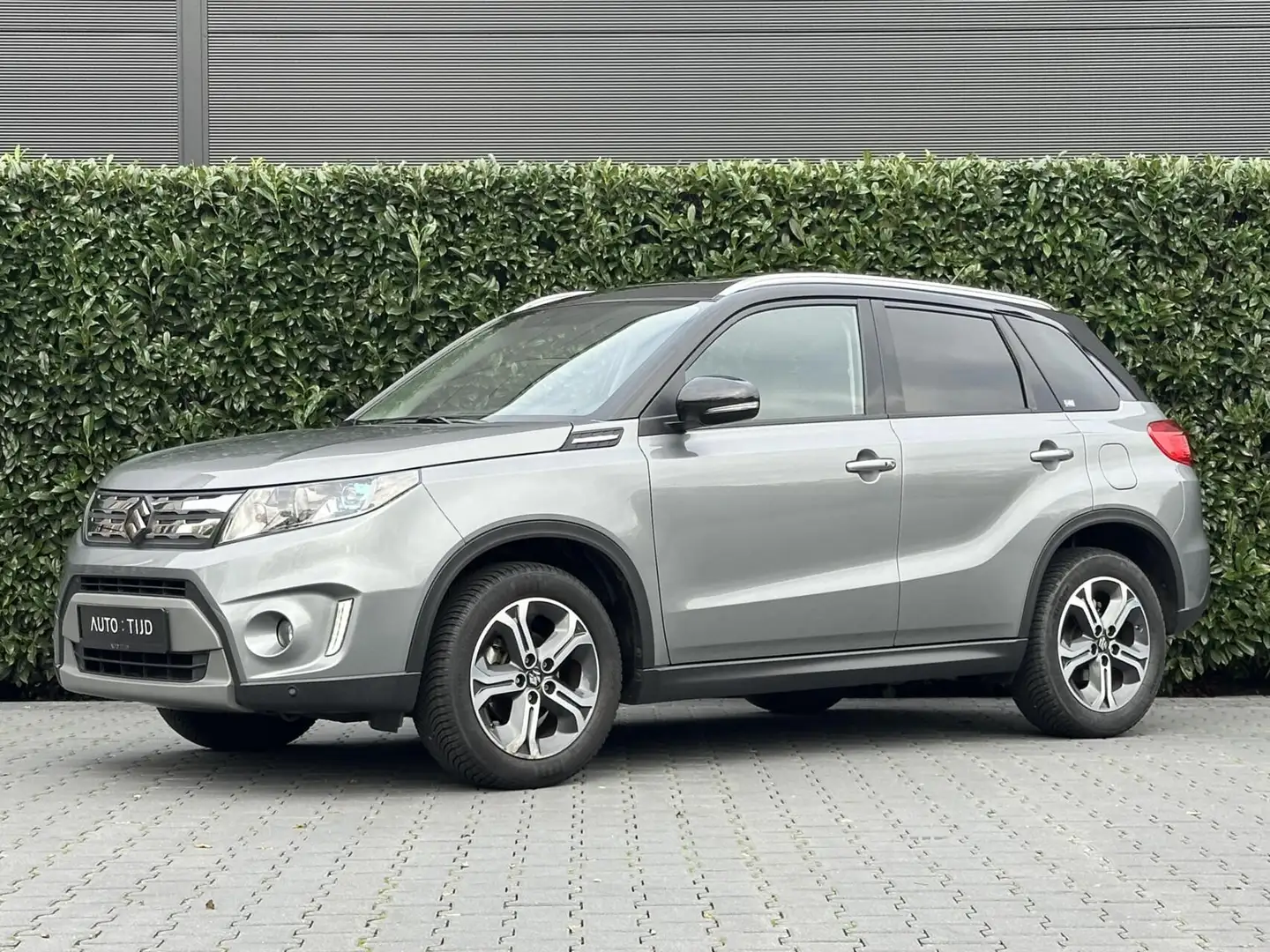 Suzuki Vitara 1.6 HIGH EXECUTIVE, FULL-OPTIONS, PANO, NAVI, ADAP Gris - 1
